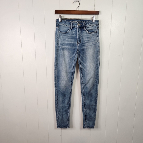 American Eagle Jeans Jegging Crop Super Stretch Low Rise Light Wash Size 2 Long - Picture 2 of 11
